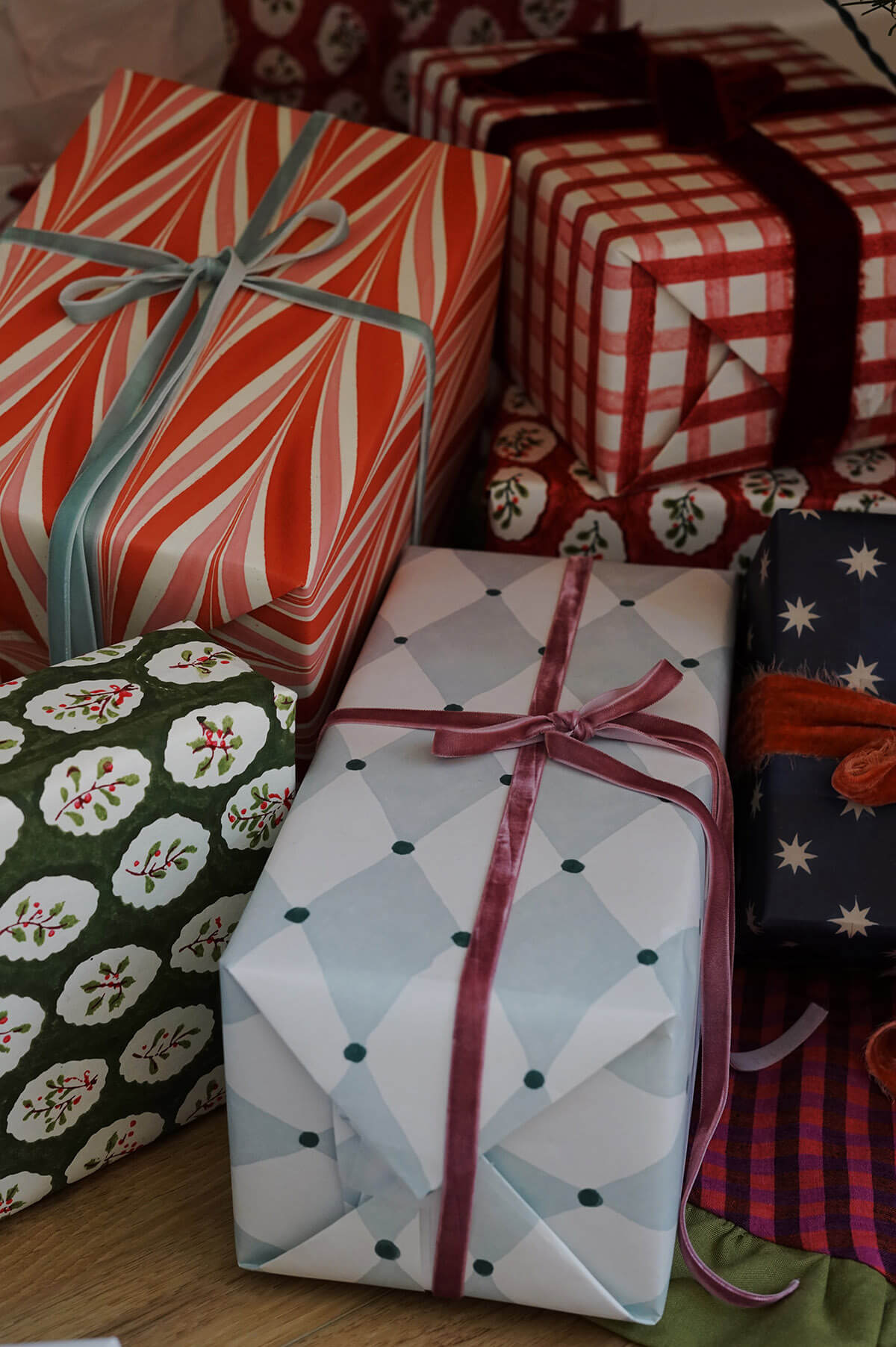 illustrated holiday gift wrap ✿ shop unique christmas wrapping paper on wallflower