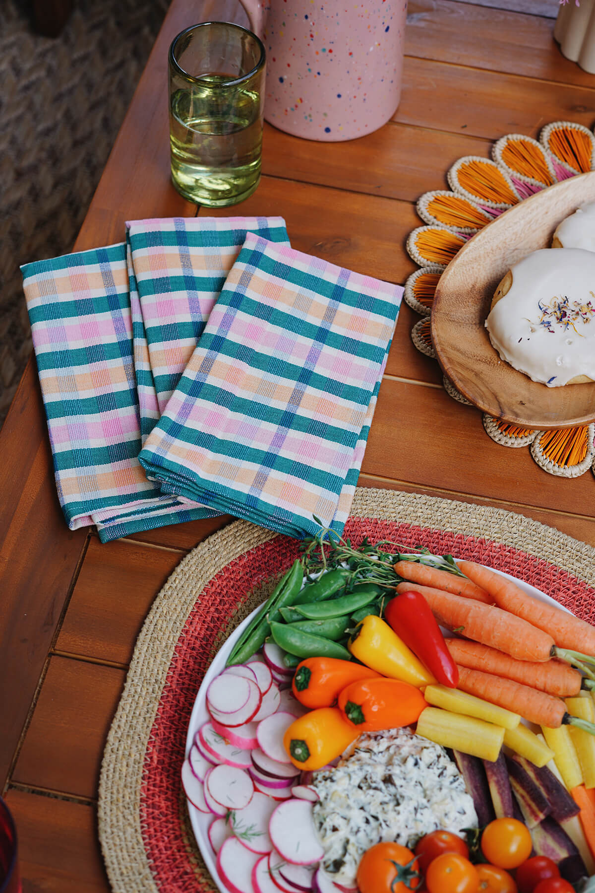 photo showing pink raffia placemats ✿ outdoor table with pretty napkins from studio wallflower shop