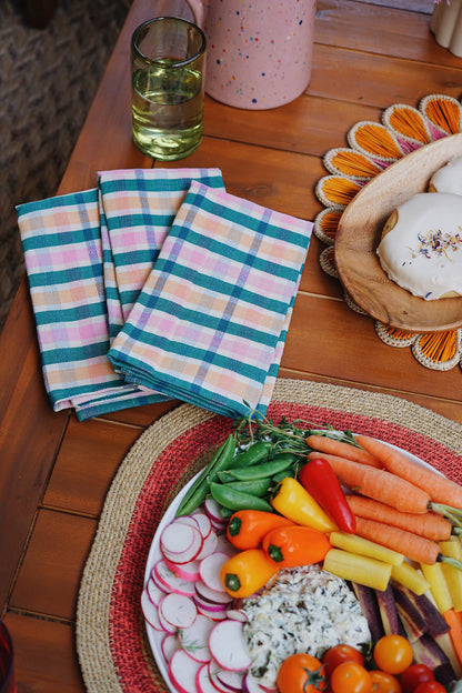 photo showing pink raffia placemats ✿ outdoor table with pretty napkins from studio wallflower shop